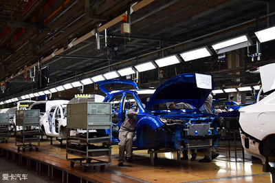 探秘一汽轿车工厂奔腾X40是如何生产的